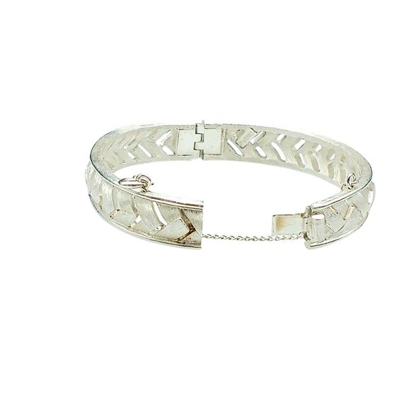 Vintage Crown Trifari Hinged Bangle Bracelet in Silver Tone with Safety Chain - Picture 4 of 5